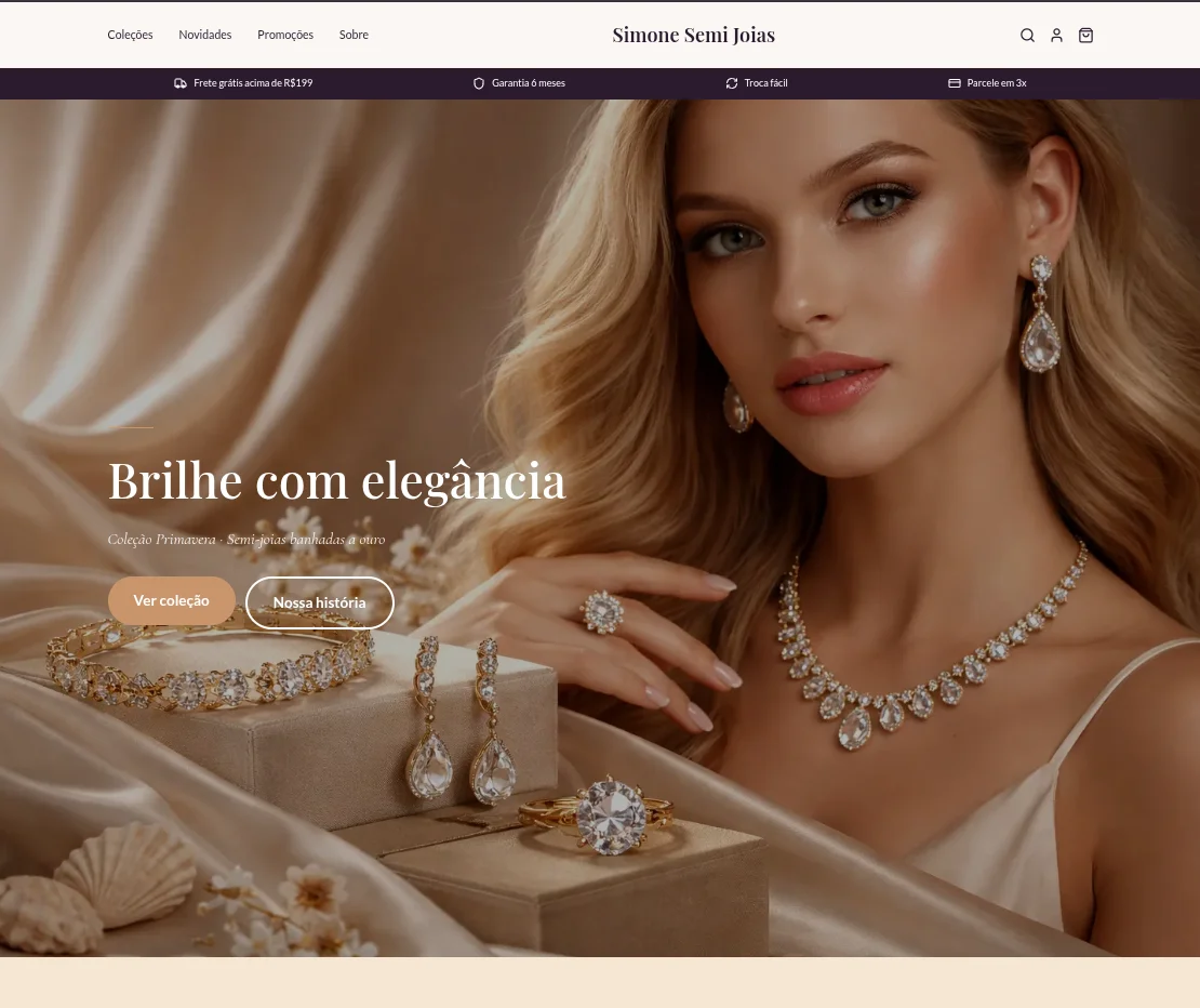 Tela do e-commerce de semijoias Simone com design elegante em tons dourados exibindo produtos